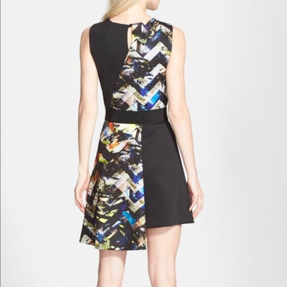 Milly Zig Zag Asymmetrical Print Dress size 4 - Picture 3 of 10